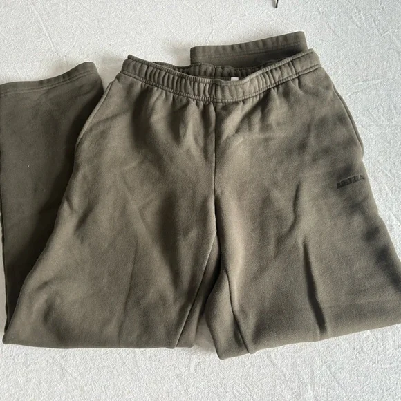 Aritzia Cozy Sweatfleece Mega Straight Sweatpant - Picture 2 of 5